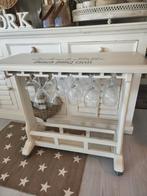 Wijntafel op wieltjes, Huis en Inrichting, Woonaccessoires | Wijnrekken, Ophalen, Zo goed als nieuw, Minder dan 50 cm