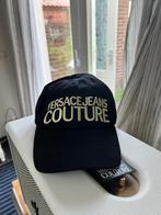 Versace Pet Zwart Gouden Letters Unisex - Nieuw, Verzenden, Nieuw, One size fits all, Pet