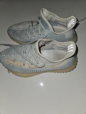 Yeezys schoenen maat 36 beschikbaar voor biedingen