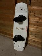 Wakeboard Ronix 140 met Ronix Kai bindings maat 44, Trapeze, 12 m², Zo goed als nieuw, Twintip