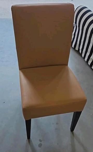 8 stuks eettafel stoelen beschikbaar voor biedingen