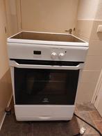Indesit fornuis met inductie en oven, Ophalen, Gebruikt, 4 kookzones, Inductie