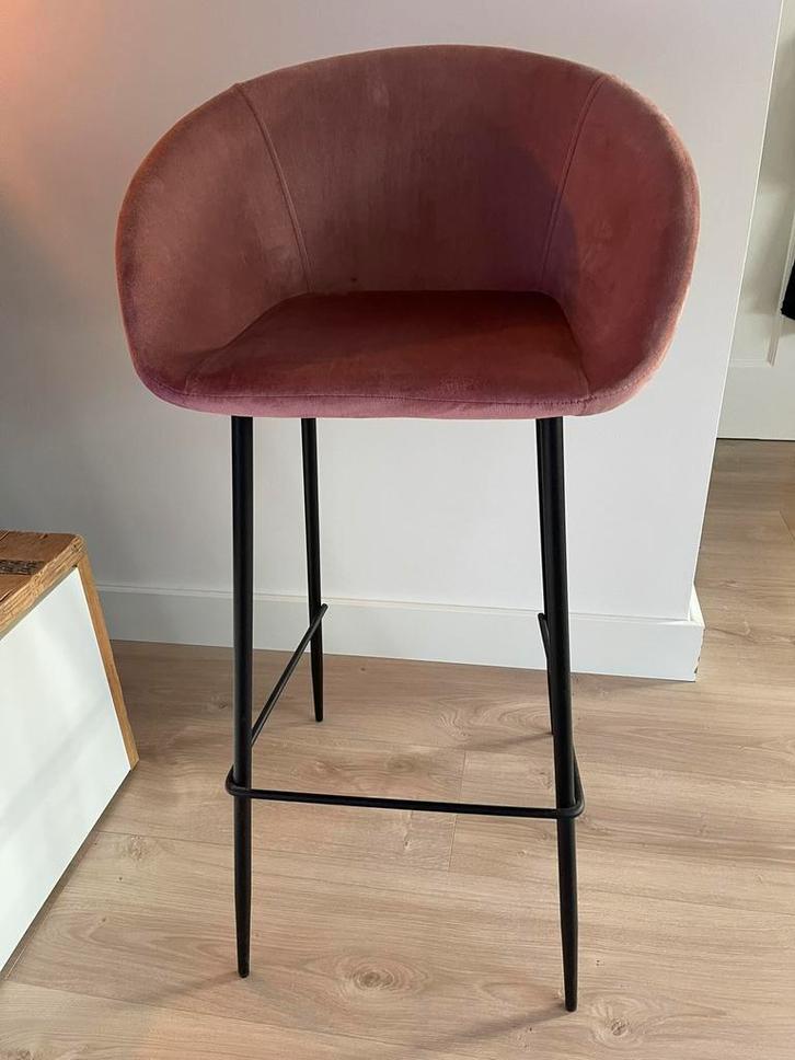 Twee roze barkrukken velvet prijs voor twee krukken, Huis en Inrichting, Banken | Voetenbanken en Poefen, Zo goed als nieuw, 50 tot 75 cm