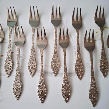 12 ajour gebaksvorkjes  beschikbaar voor biedingen