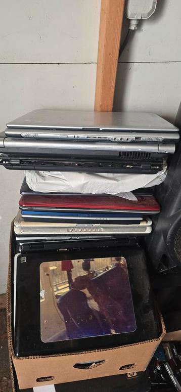 Defecte oude laptops en hardeschijven beschikbaar voor biedingen