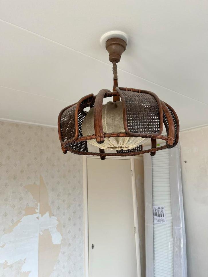 Vintage Hanglamp met Rotan Design, Huis en Inrichting, Lampen | Hanglampen, Gebruikt, Minder dan 50 cm, Hout, Ophalen