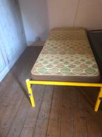 Opklapbed met spiraal en goede matras, Huis en Inrichting, Slaapkamer | Bedden, Ophalen, Eenpersoons, 190 cm of minder, Zo goed als nieuw