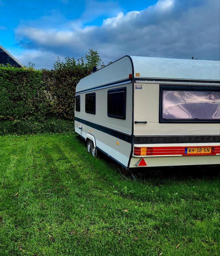 Supergave  caravan te koop!, Caravans en Kamperen, Caravans, Particulier, tot en met 6, 1000 - 1250 kg, Rondzit, Hobby, Dwarsbed