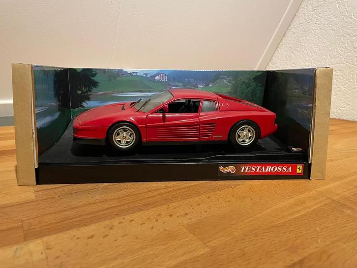 Ferrari Testarossa 1984 schaalmodel 1:18, Hobby en Vrije tijd, Modelauto's | 1:18, Zo goed als nieuw, Auto, Hot Wheels, Ophalen of Verzenden