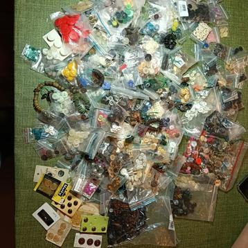 Grote verzameling knopen beschikbaar voor biedingen