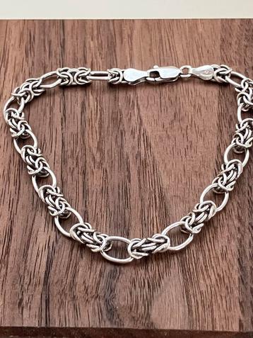 Zilveren armband beschikbaar voor biedingen