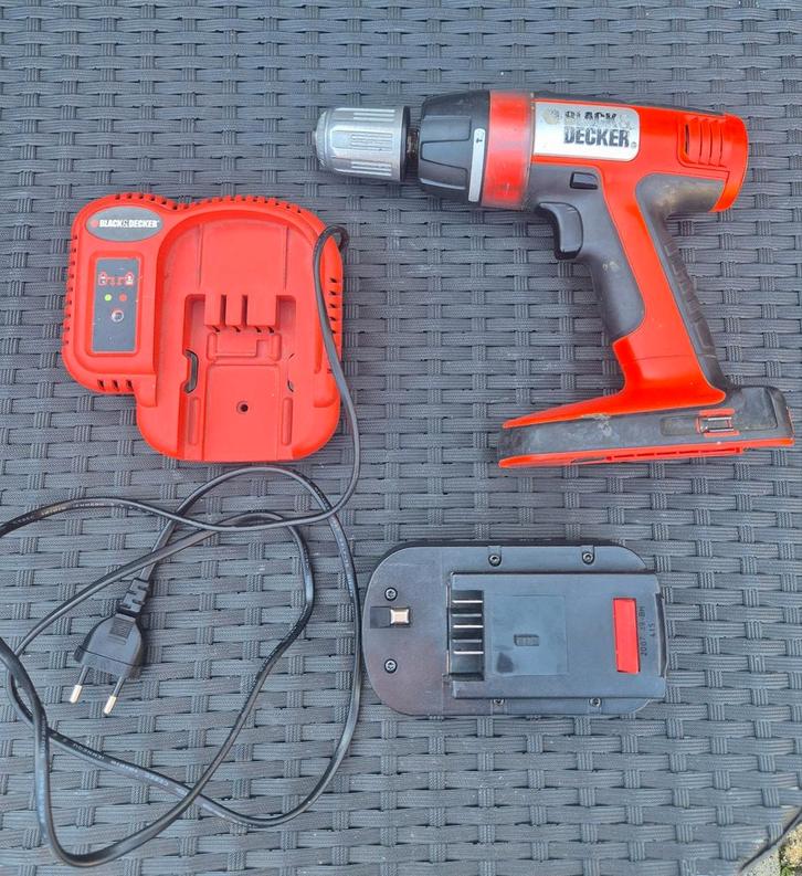 Black & Decker Accuboormachine, Doe-het-zelf en Verbouw, Gereedschap | Boormachines, Gebruikt, Boor- en Schroefmachine, Minder dan 400 watt