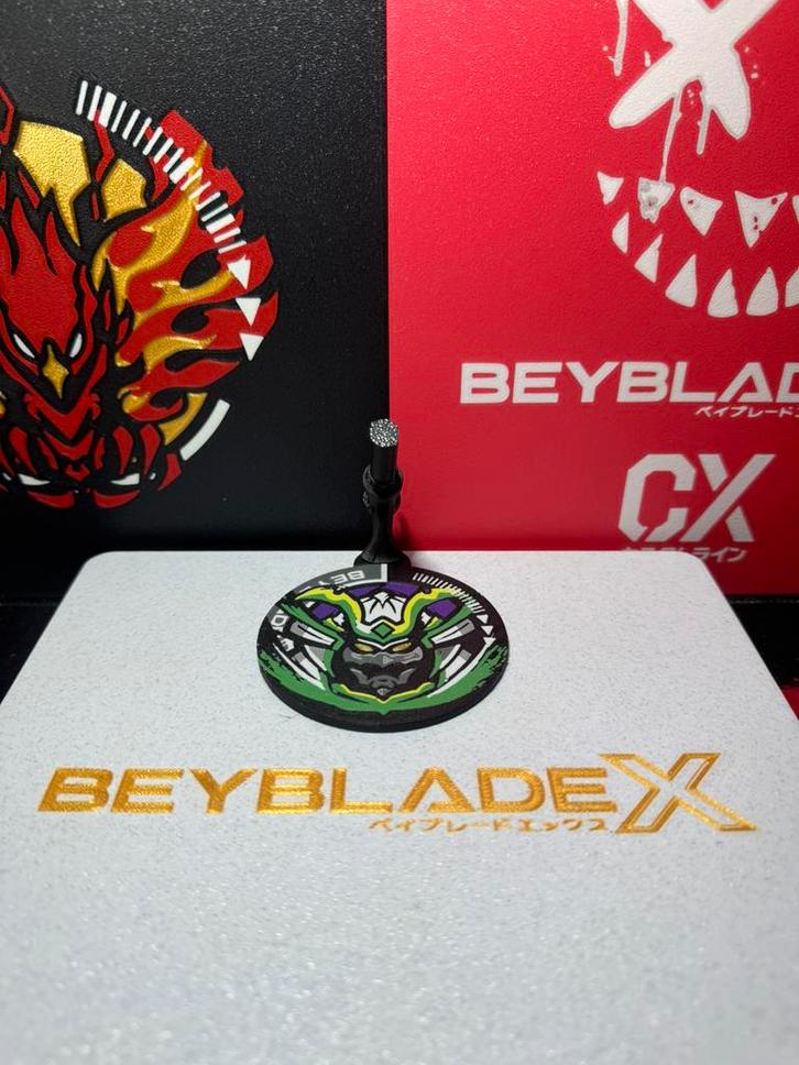 Beyblade x Display stand (Steel Samurai Coro Coro), Verzamelen, Speelgoed, Nieuw, Ophalen of Verzenden