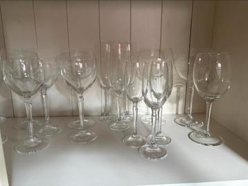 Kristallen wijnglazen en champagneglazen 24 stuks beschikbaar voor biedingen