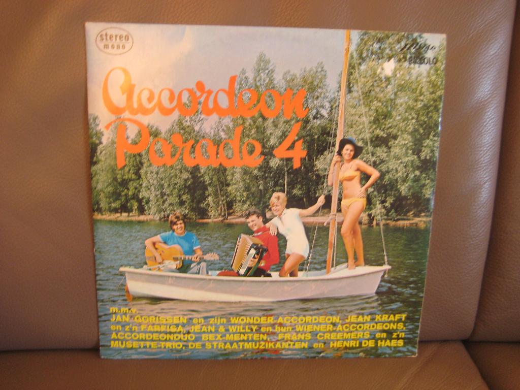 Accordeon Parade 4, Ophalen of Verzenden, Zo goed als nieuw, 12 inch