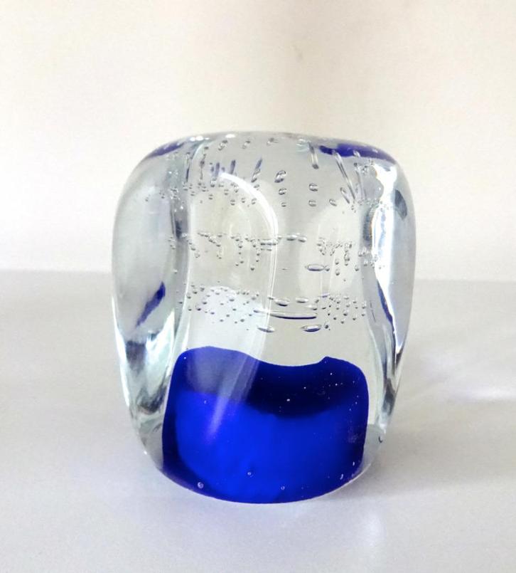 Glazen object presse papier helder blauw luchtbellen 6836-g, Antiek en Kunst, Kunst | Designobjecten, Ophalen of Verzenden