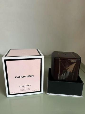 Givenchy Dahlia Noir Geurkaars 400gr. beschikbaar voor biedingen