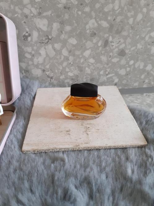 parfumminiatuur knowing by estee lauder, Verzamelen, Parfumverzamelingen, Zo goed als nieuw, Miniatuur, Gevuld, Ophalen