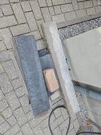 Gratis af te halen: bandjes en losse tegels, Tuin en Terras, Bielzen en Borders, Ophalen, Gebruikt, Beton, Minder dan 100 cm
