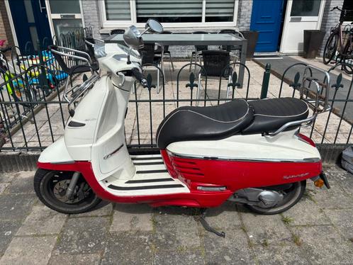 Peugot django, Fietsen en Brommers, Snorfietsen en Snorscooters, Zo goed als nieuw, Peugeot, Benzine, Ophalen