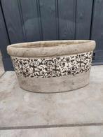 Zware betonnen ovalen bloembak, Ophalen, Tuin, Gebruikt, Minder dan 30 cm