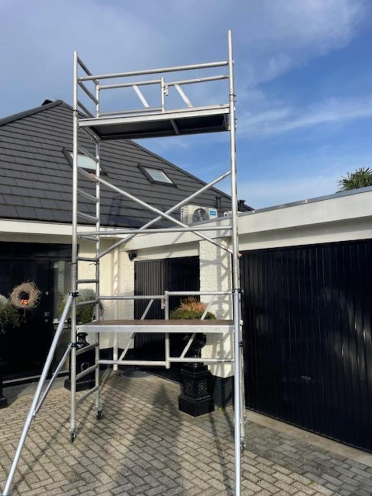 altrex smalle rolsteiger in perfecte staat werkhoogte 6 mtr, Doe-het-zelf en Verbouw, Steigers, Gebruikt, Rolsteiger of Kamersteiger