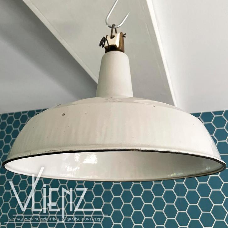 Vintage, industriële lampenkap emaille, porseleinen fitting, Huis en Inrichting, Lampen | Lampenkappen, Gebruikt, 25 tot 50 cm