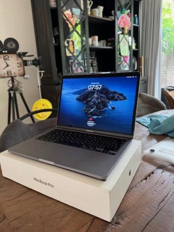 MacBook Pro M1 | 8GB RAM | Nieuwstaat | 97% batterij! beschikbaar voor biedingen
