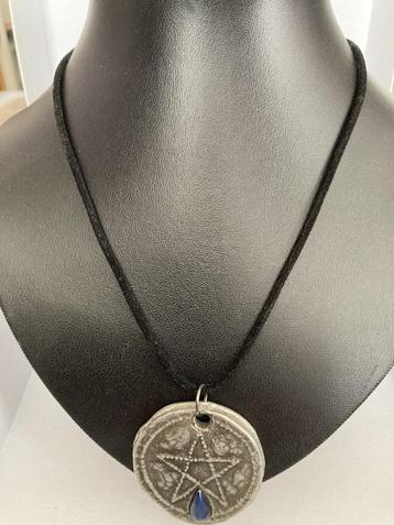 Ketting met tinnen hanger pentagram beschikbaar voor biedingen