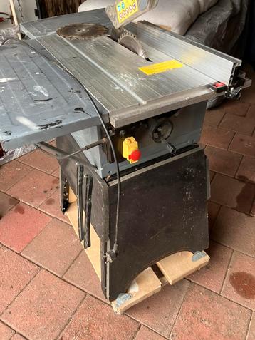 Degelijke verrijdbare zaagtafel beschikbaar voor biedingen