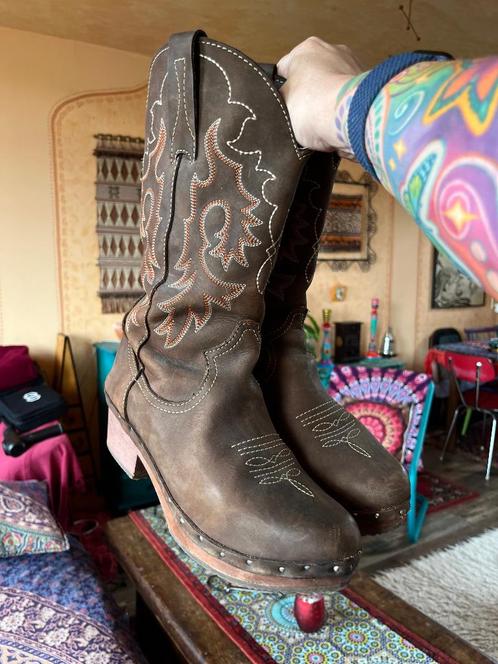 Handgemaakte cowboylaarzen met houten zool 39 nu 119,99€, Kleding | Dames, Schoenen, Zo goed als nieuw, Hoge laarzen, Bruin, Ophalen of Verzenden