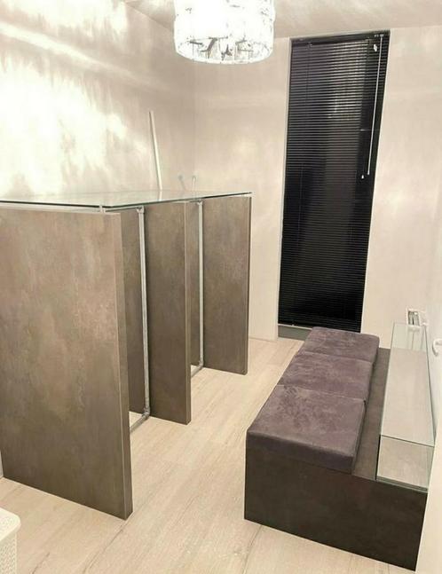 Luxe winkeltoonbank met vitrine & presentatiekast, echt leer, Zakelijke goederen, Kantoor en Winkelinrichting | Kantoormeubilair en Inrichting