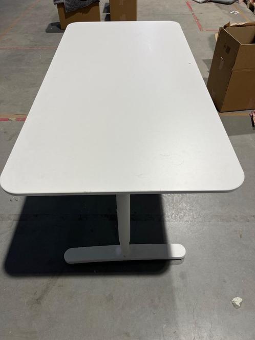 30 stuks bureau Bekant, Huis en Inrichting, Bureaus, Zo goed als nieuw, Bureau, Ophalen