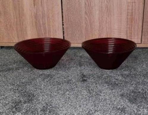 2 Rode ronde schalen, Huis en Inrichting, Woonaccessoires | Schalen en Manden, Zo goed als nieuw, Rond, Glas, Ophalen of Verzenden