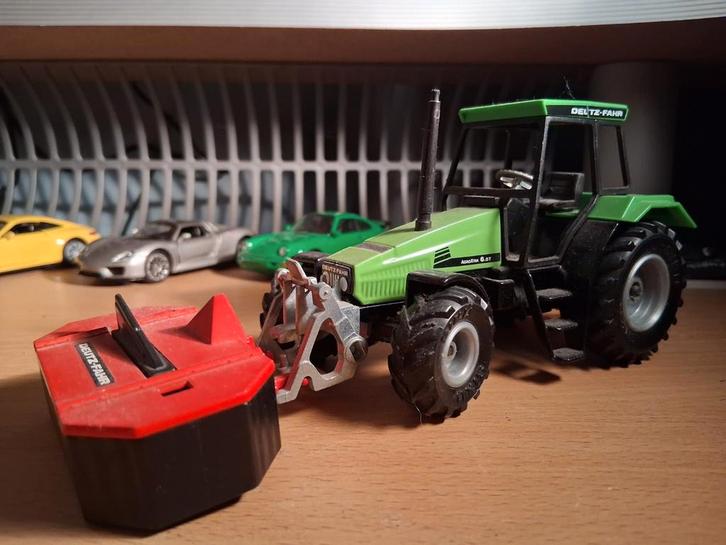 Deutz Agrotron 6.07, Hobby en Vrije tijd, Modelauto's | 1:32, Zo goed als nieuw, Tractor of Landbouw, SIKU, Ophalen of Verzenden