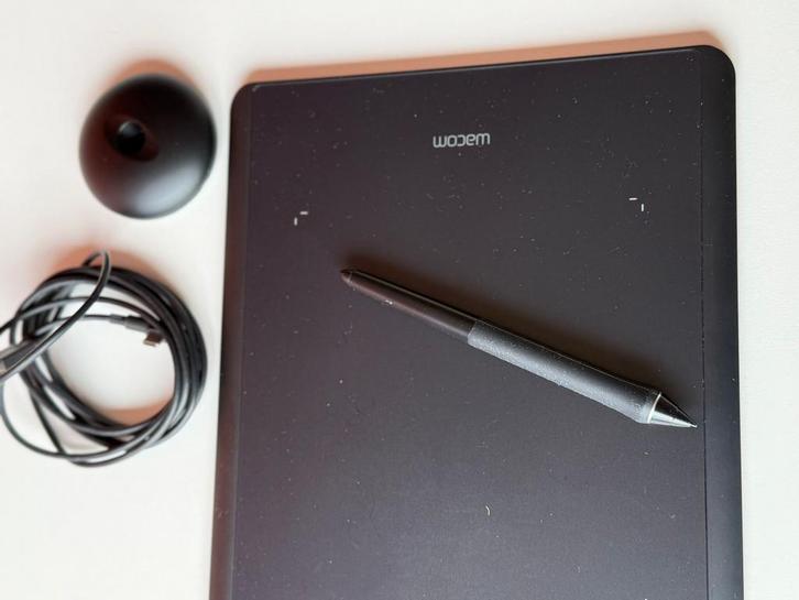 Wacom Intuos Pro Medium PTH-660, Computers en Software, Tekentablets, Zo goed als nieuw, Draadloos, Multi-touch, Ophalen of Verzenden