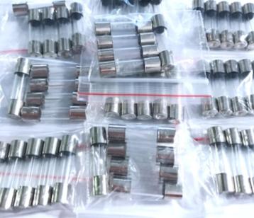 Set glaszekeringen 50 stuks beschikbaar voor biedingen