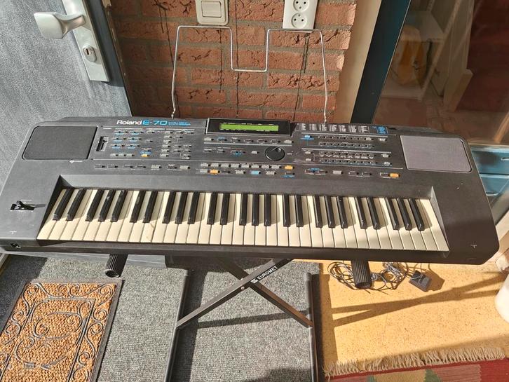 Roland E-70 intelligent synthesizer - Goede staat, Muziek en Instrumenten, Synthesizers, Gebruikt, 61 toetsen, Roland, Met standaard