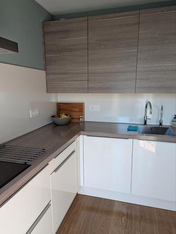 Zeer mooie Brugman keuken met veel goede apparatuur. beschikbaar voor biedingen
