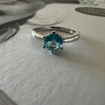 Zilveren 925 ring maat 17 met blauwe steen, Nieuw, Ophalen of Verzenden, 17 tot 18, Dame