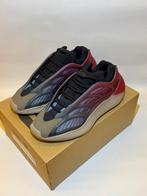 Yeezy 700 V3 Fade Carbon, Overige kleuren, Nieuw, Ophalen of Verzenden, Sneakers of Gympen