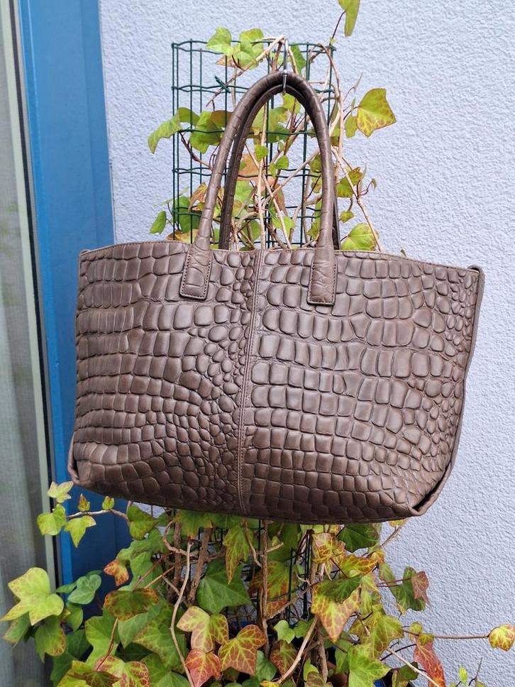 Bruine Crocoprint Liebeskind shopper, Sieraden, Tassen en Uiterlijk, Tassen | Damestassen, Zo goed als nieuw, Shopper, Bruin, Ophalen of Verzenden