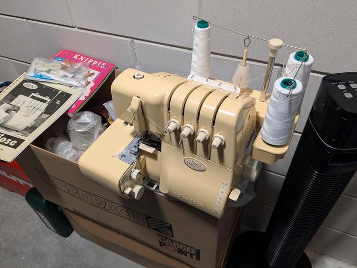 Baby Lock Eclipse Lockmachine met Handleiding, Hobby en Vrije tijd, Naaimachines en Toebehoren, Gebruikt, Lockmachine, Overige merken