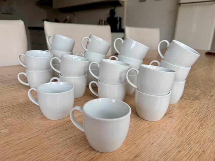 Set van 22 Blokker witte koffiekopjes (nooit gebruikt), Huis en Inrichting, Keuken | Servies, Zo goed als nieuw, Kop(pen) en/of Schotel(s)