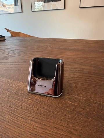 Nokia 8800 Arte Sapphire bureaulader beschikbaar voor biedingen