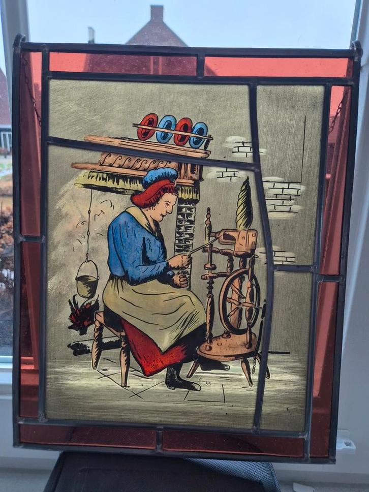 Vintage Glas-in-lood Raamhanger 'De Spinster' Nicolaes Maes, Antiek en Kunst, Antiek | Wandborden en Tegels, Ophalen of Verzenden