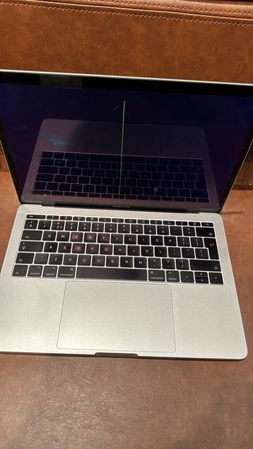 Macbook pro 2017  beschikbaar voor biedingen