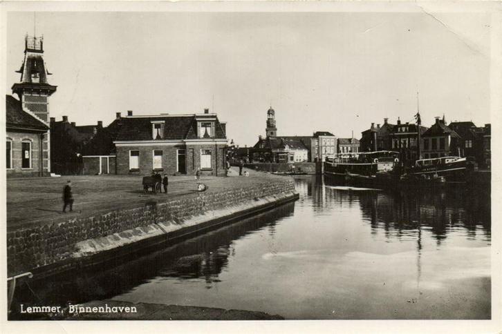 Lemmer, Binnehaven - boot volk - 1949 gelopen, Verzamelen, Ansichtkaarten | Nederland, Ongelopen, Friesland, Voor 1920, Ophalen of Verzenden