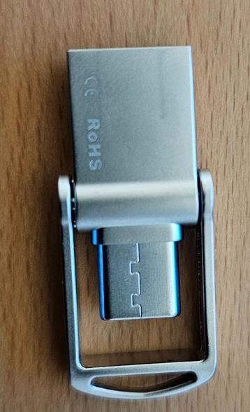 microDuo USB Flash Drive beschikbaar voor biedingen