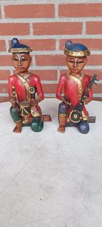 PAAR HOUTEN HANDGESNEDEN THAISE MUZIKANTEN  27 CM HOOG, Antiek en Kunst, Ophalen of Verzenden
